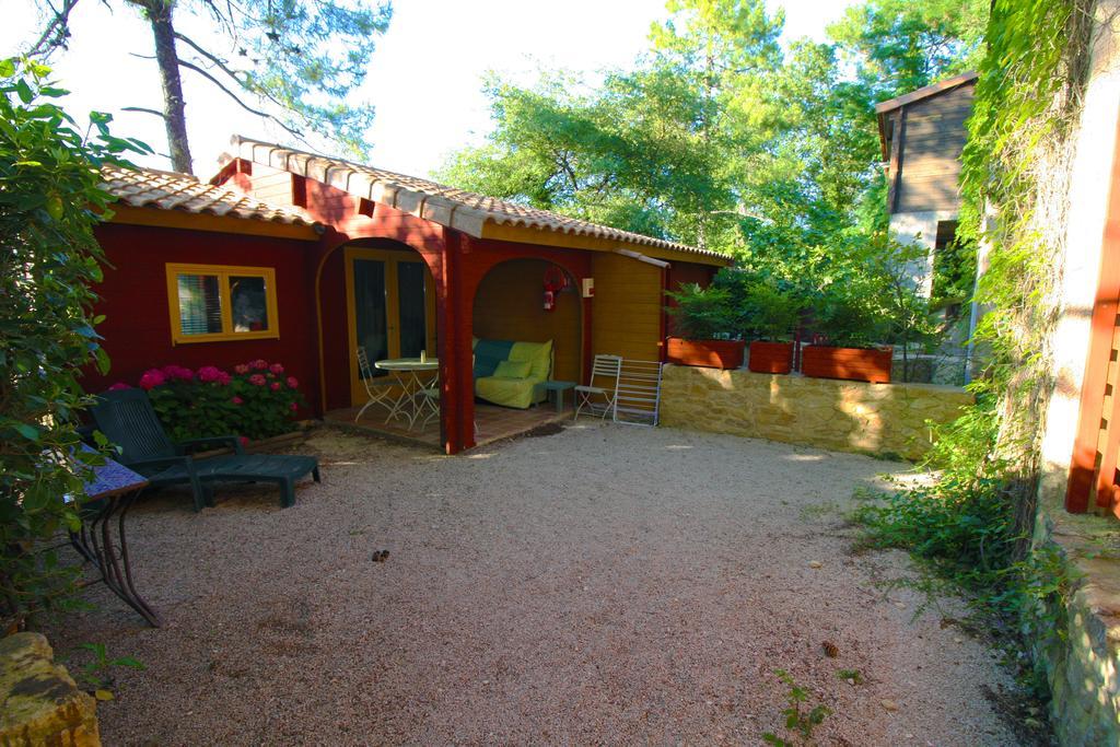 Pousterle De Sabran - Piscine & Hammam Apartment Exterior photo